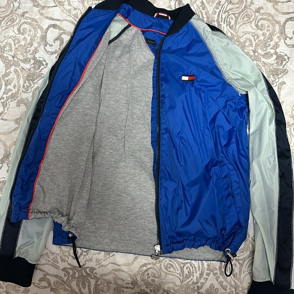 Tommy Hilfiger Blue Windbreaker| Size Small| W Adjustable straps| 💙 - Picture 3 of 8